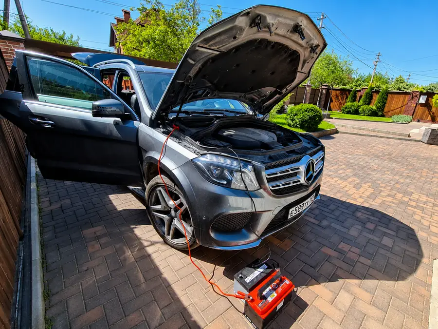 Установка аккумулятора с выездом к автомобилю Mercedes-Benz